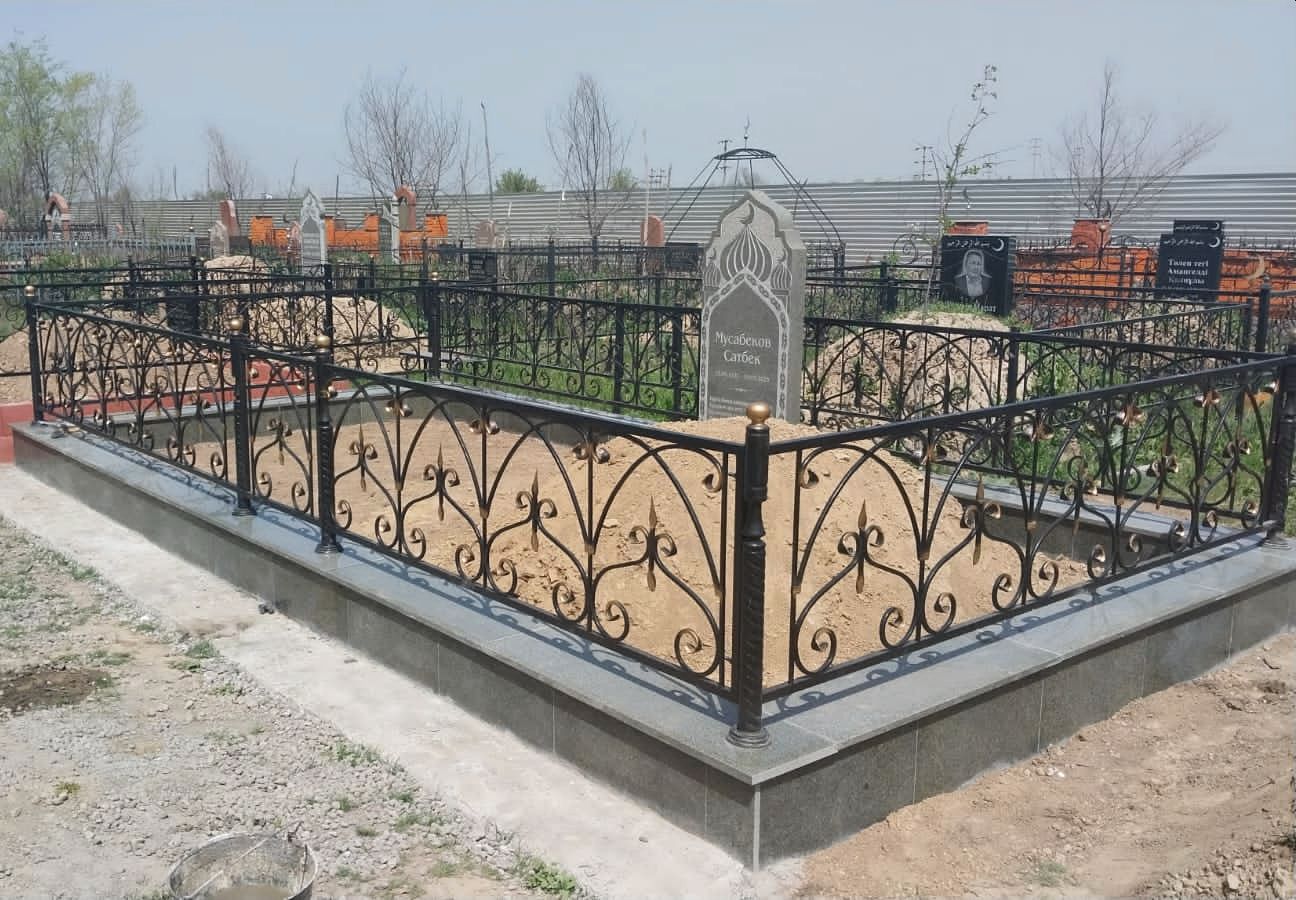 Гранитный фундамент на мусульманской могиле: строительство в Казахстане