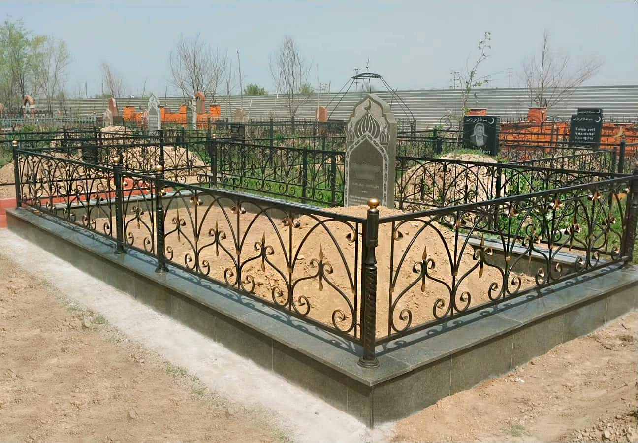 Мусульманский памятник из зеленого гранита, фото мемориального комплекса, фотомусульманской ограды на кладбище
