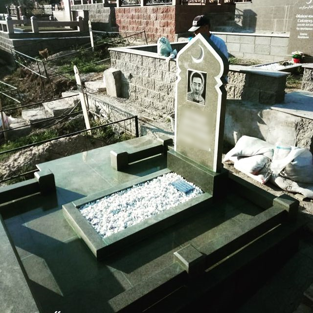 Мемориальный комплекс, пмятники в Алматы, гранитный цоколь на могилу
