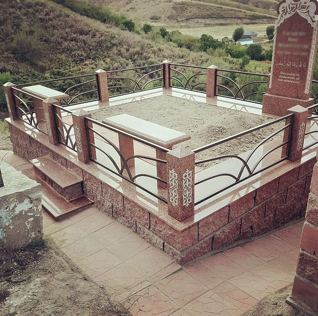 Мусульманский памятник Алматы, мусульманская могила Алматы, мусульманское захоронение Алматы