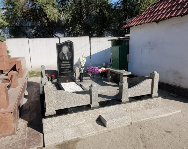 Готовая работа по облагораживанию могилы в Алматы