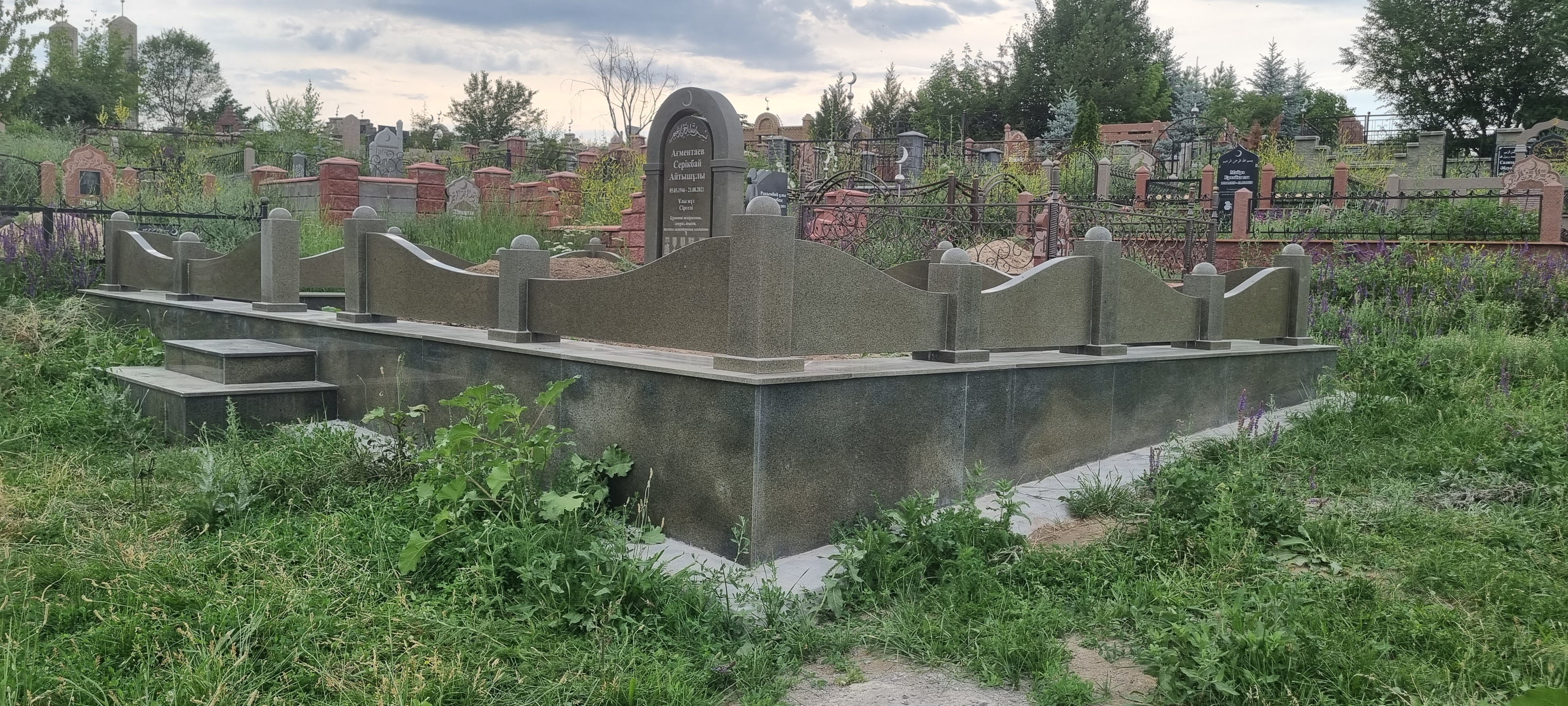 Изготовление надгробий и памятников в Алматы - высокое качество и надежность