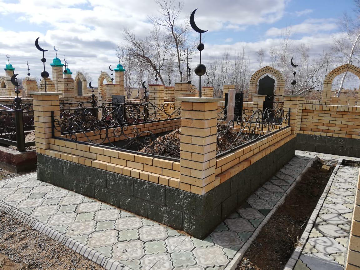 Мусульманские надгробные мазары в Шымкенте