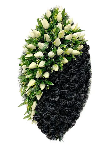 Похоронный венок с искусственными цветами и белой лентой в Алматы
