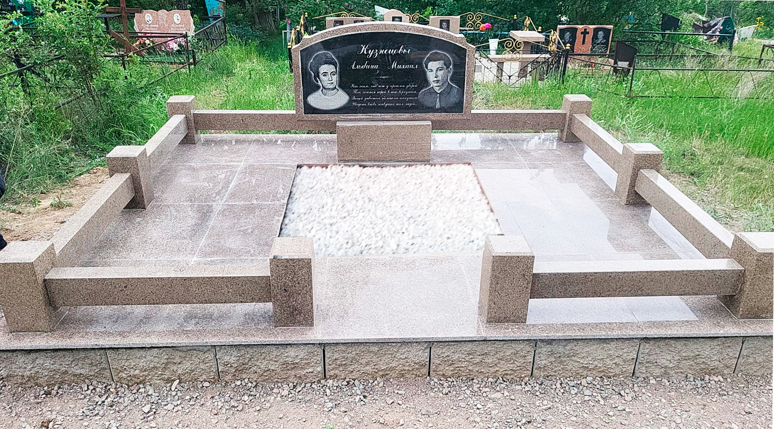 Памятник семейный на могилу в алматы заказать с установкой