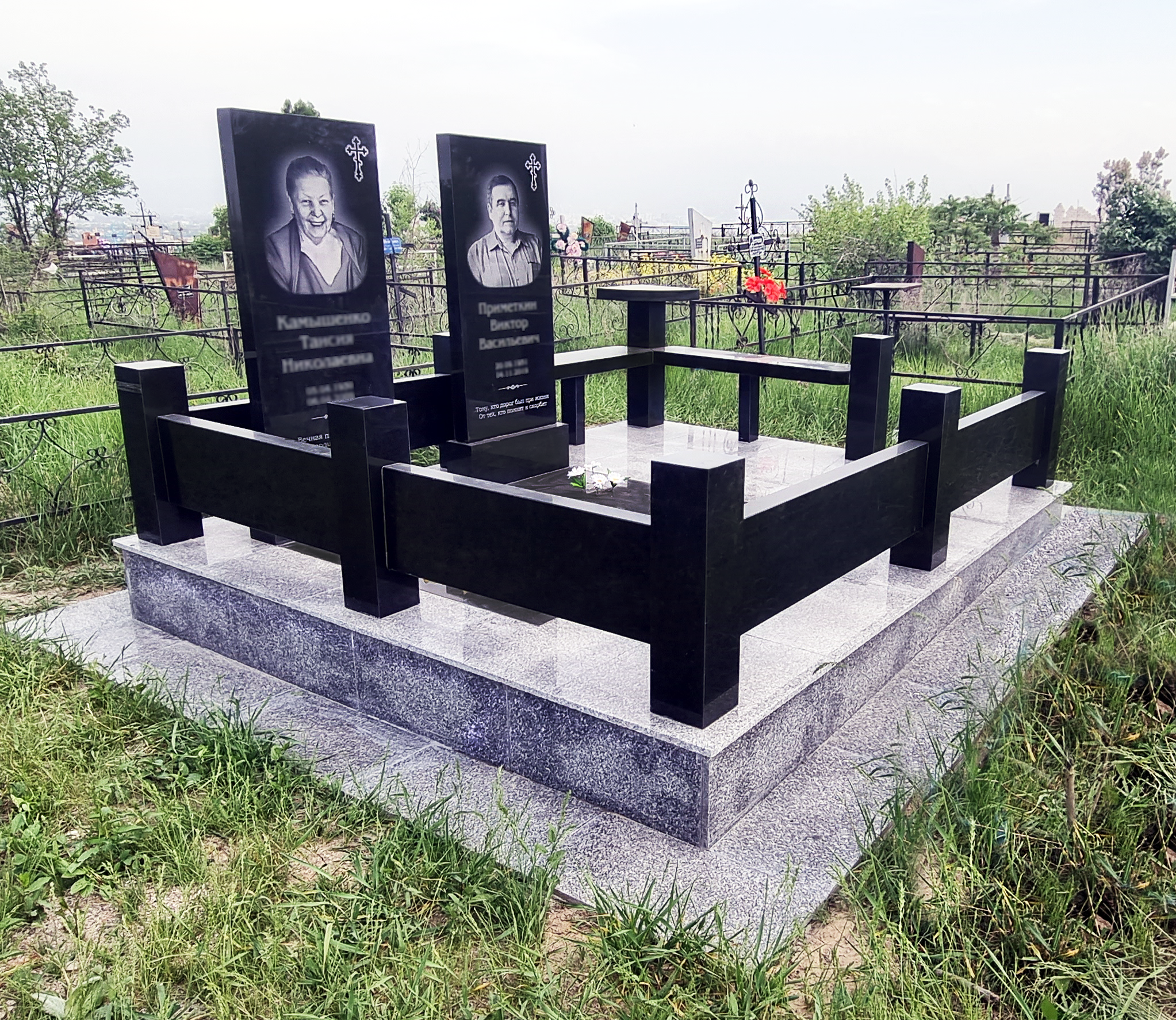 Благоустройство захоронений, памятники из черного гранита, христианский памятник, православный памятник