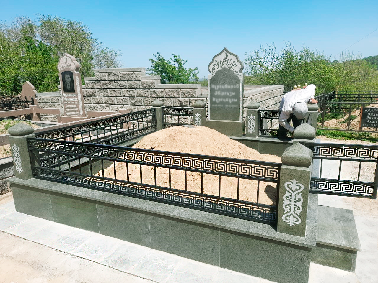 Мусульманский памятник на могилу. мемориальный комплекс, мусульманские ограды на могилу