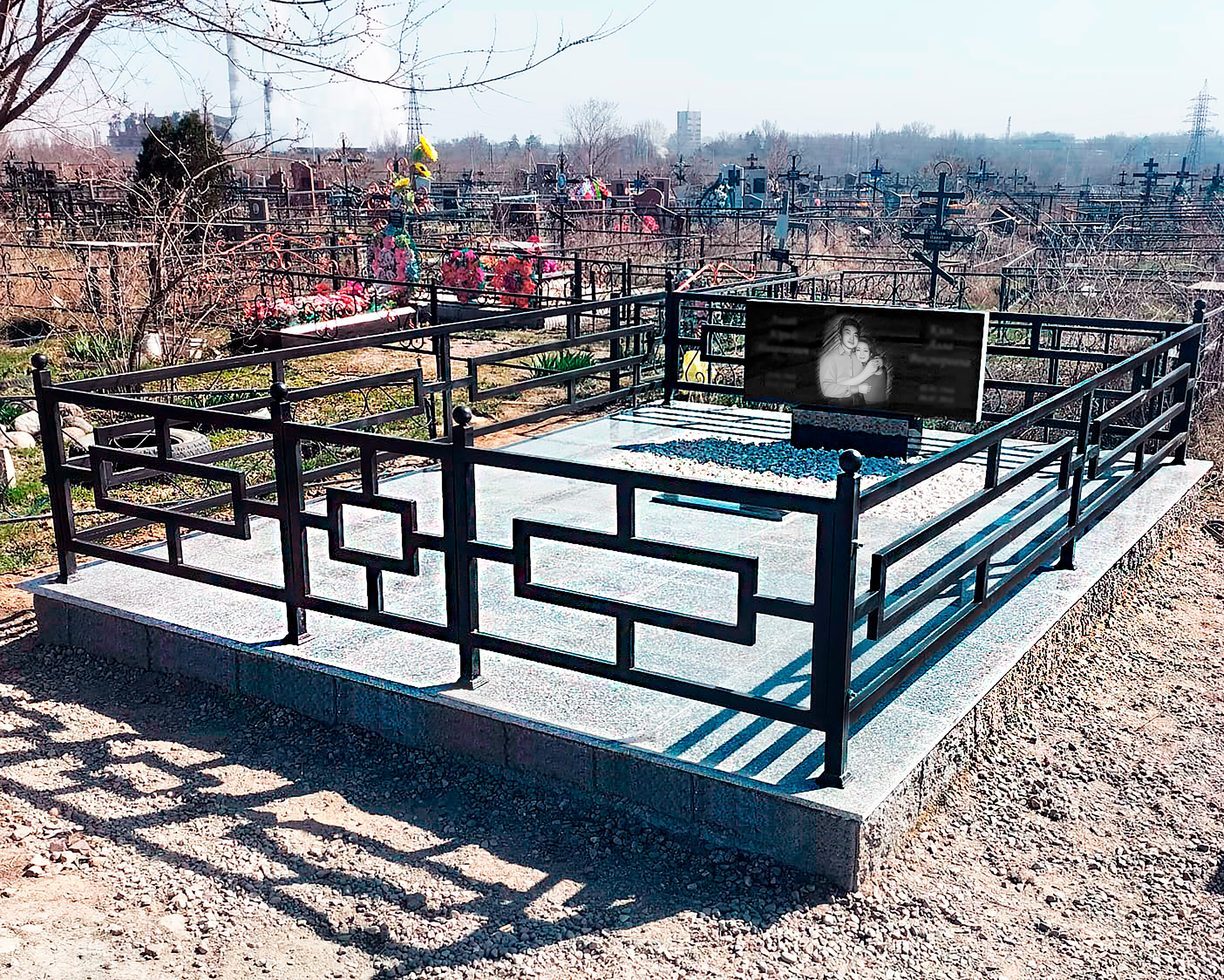Благоустройство корейской могилы фото, ограды на кладбище,укладка плитки на могилу
