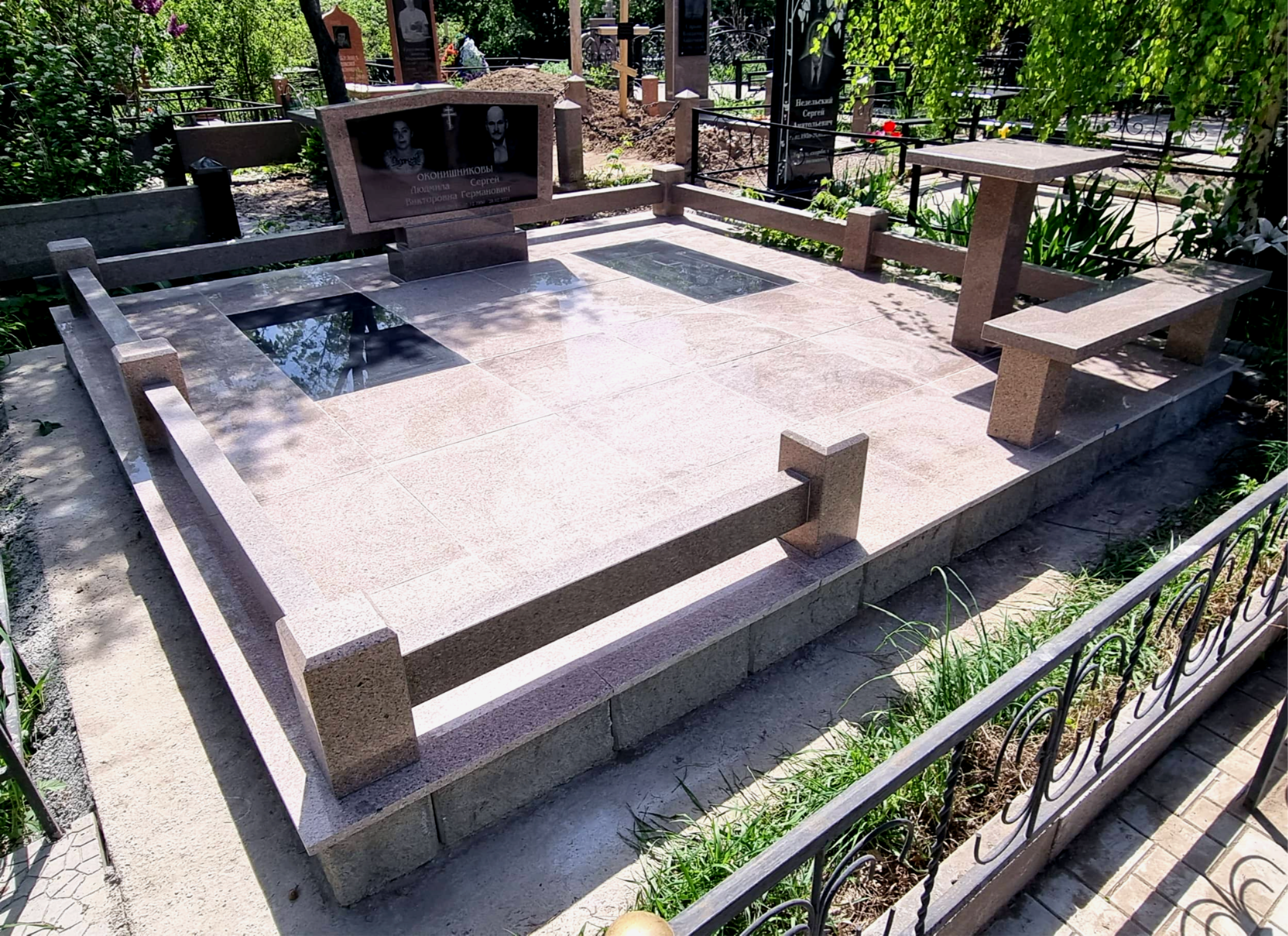 Благоустройство семейного захоронения, горизонтальный памятник заказать в Алматы