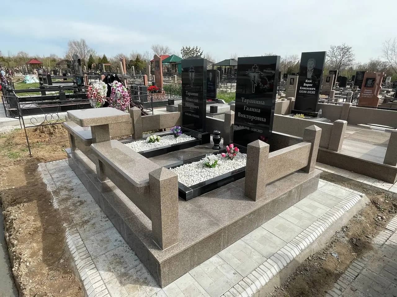 Надгробный памятники из гранита в Казахстане