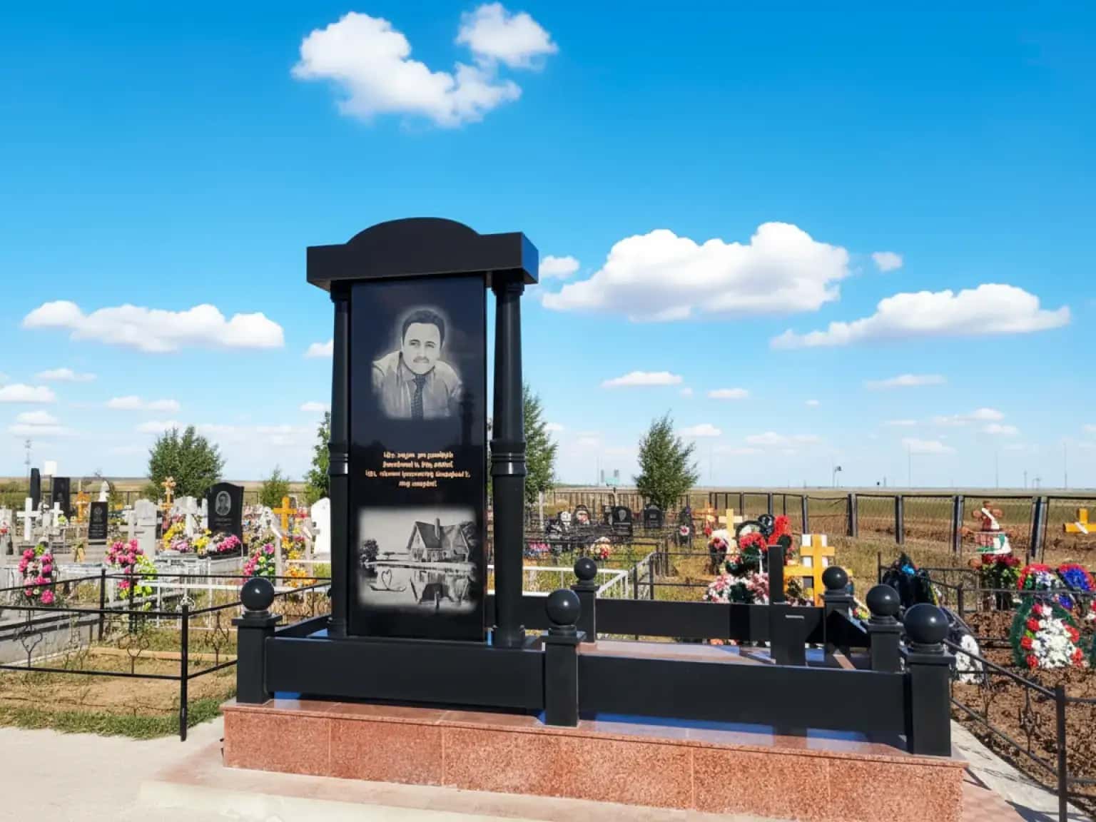 Семейный памятник на могилу в Семее
