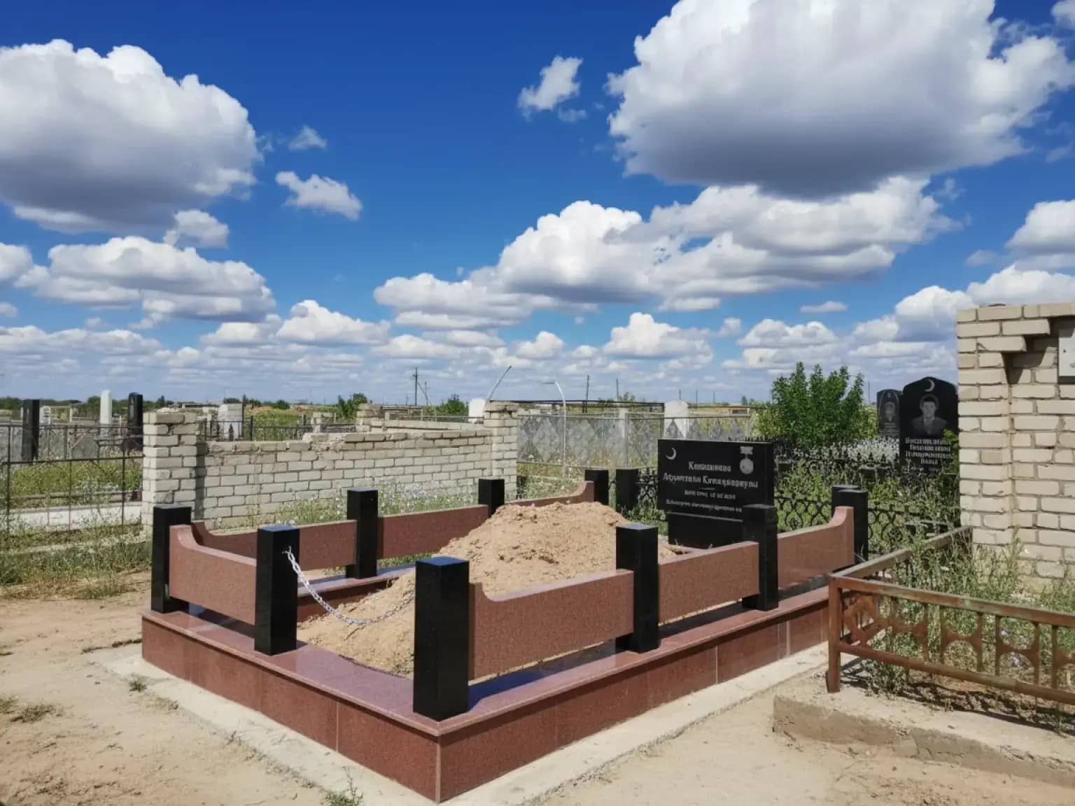 Каждый памятник — это уникальная работа, достойная памяти.