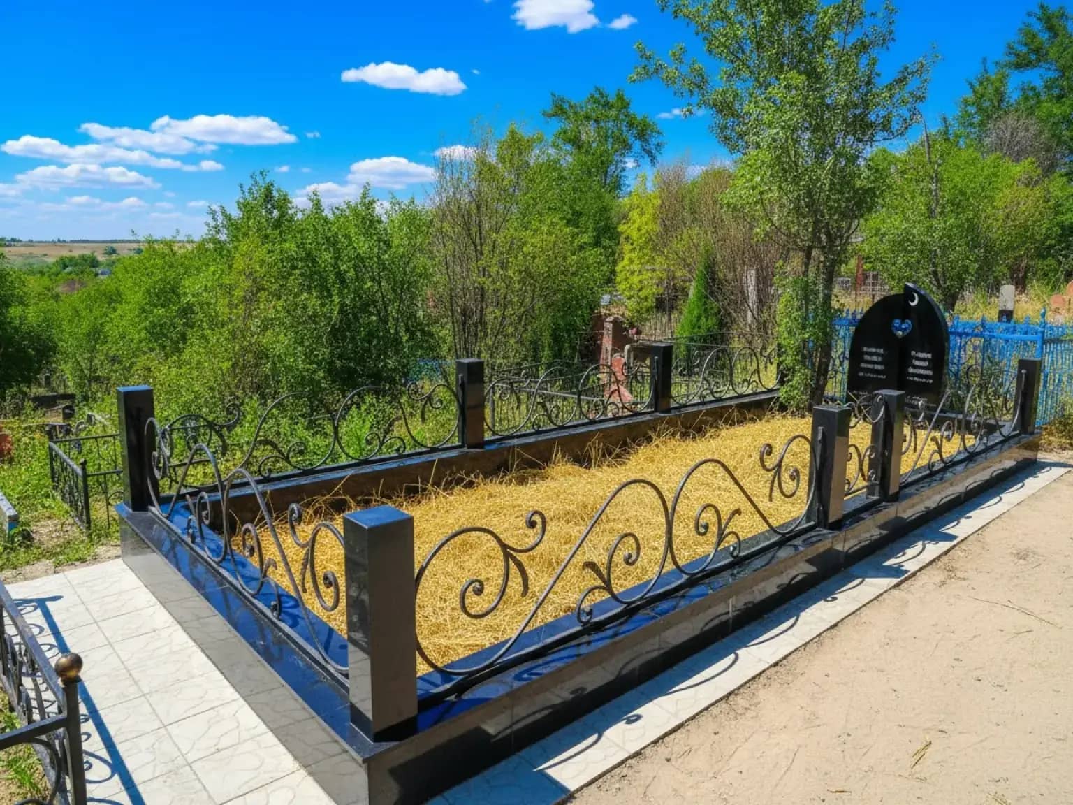 Устойчивые к погодным условиям гранитные памятники в Алматы — идеальный выбор для долговечности.