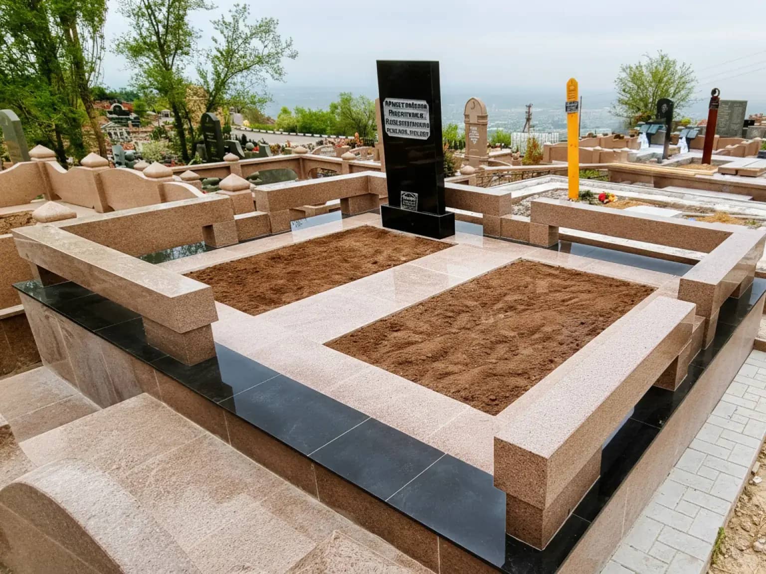 Надежные памятники на могилу из гранита в Алматы, способные украсить любой мемориальный комплекс.