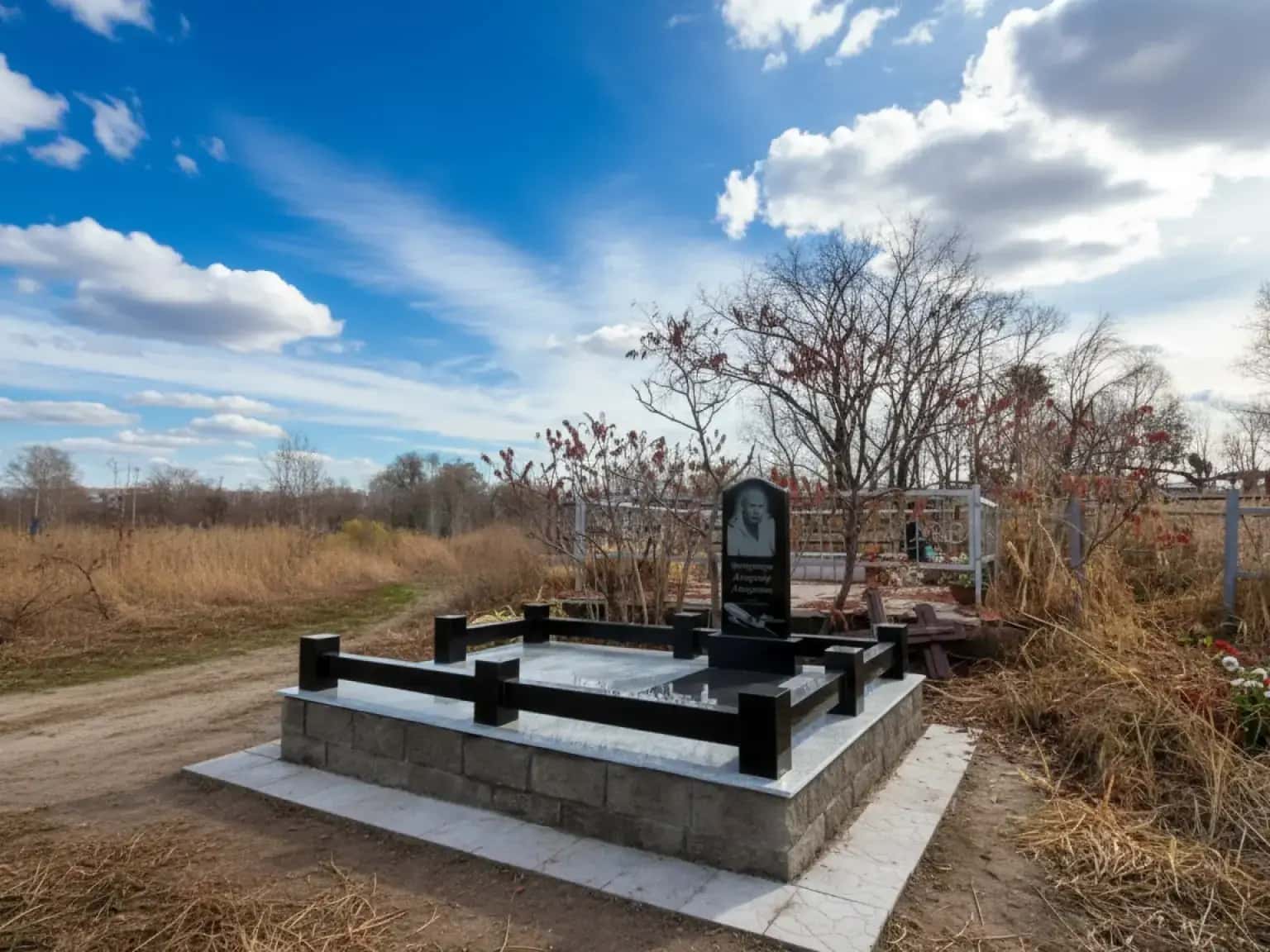 Мемориальный комплекс из гранита в Семее, отражающий глубокие традиции и уважение