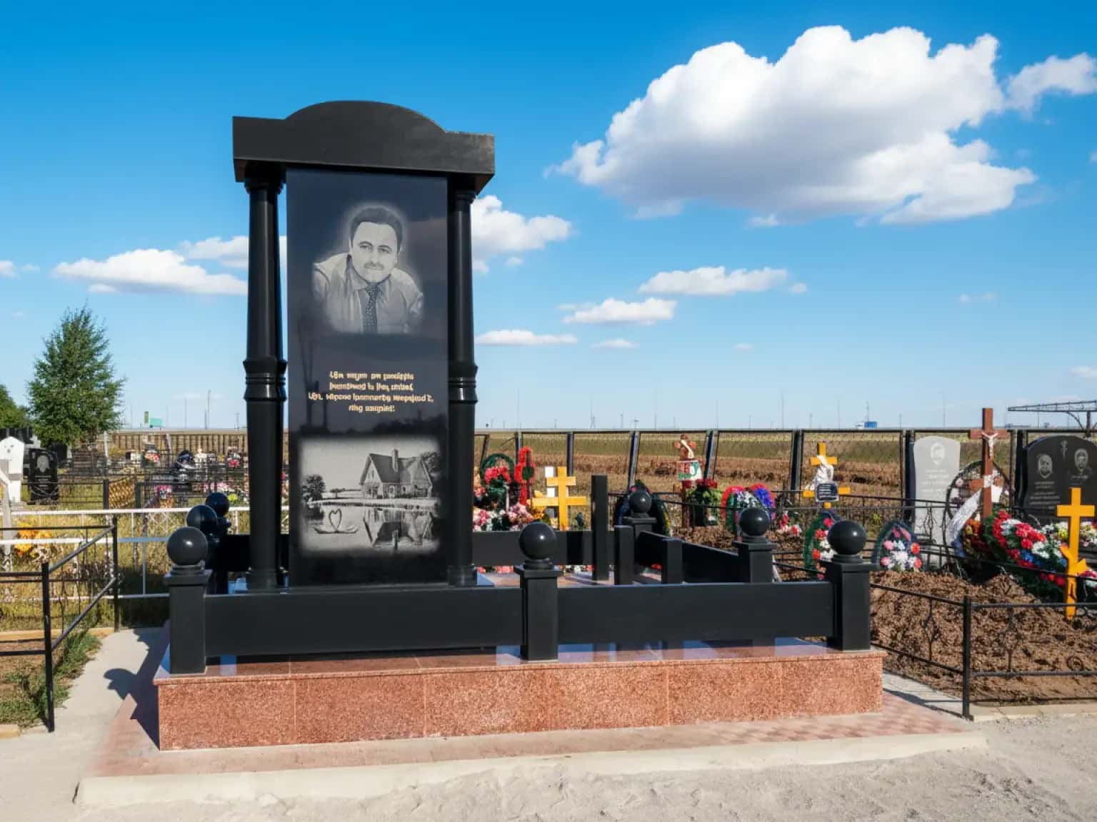 Чугунная ограда на могилу в Семее, фундамент на могилу, надгробный памятник