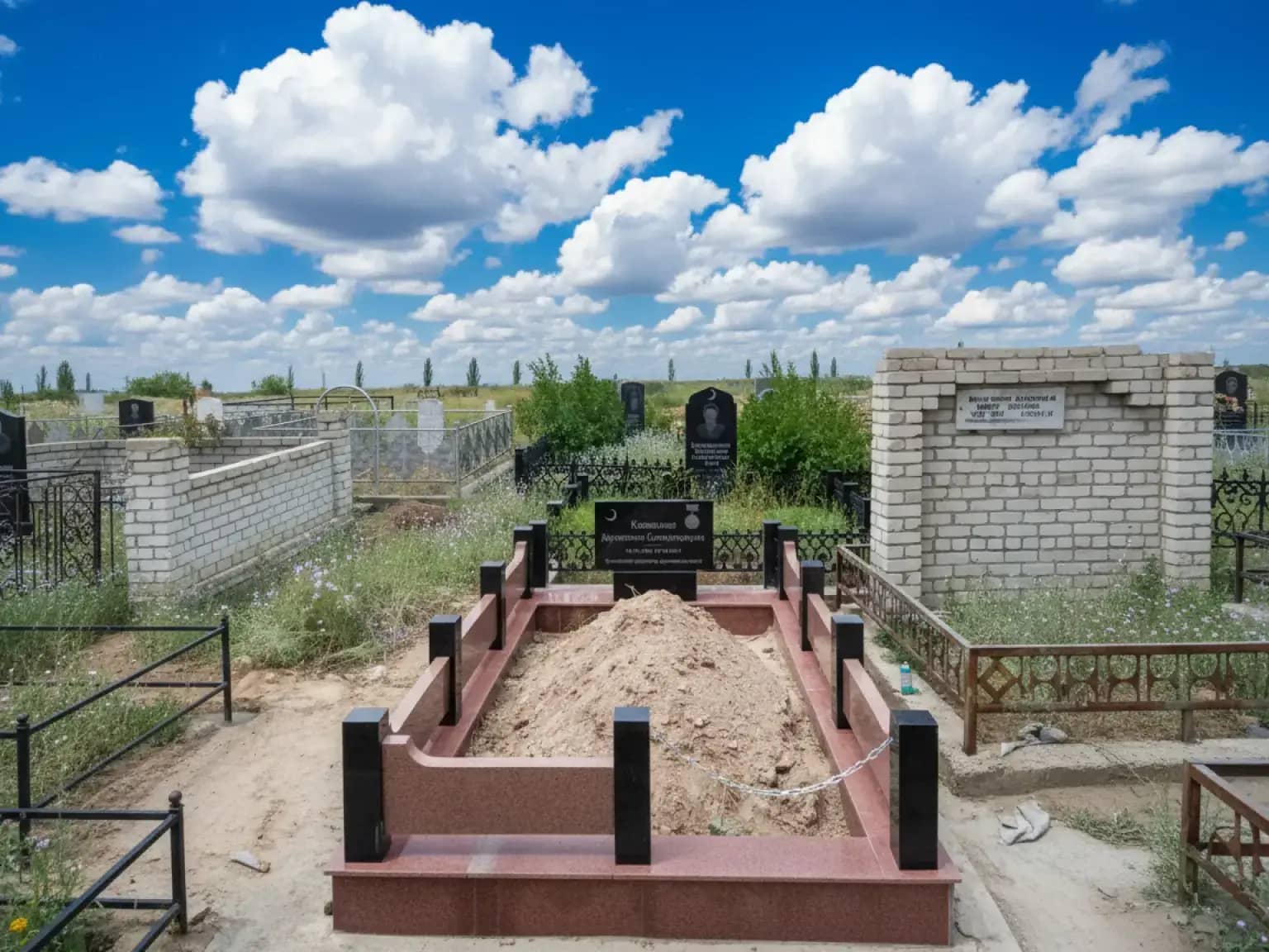 Памятники, которые служат верой и правдой на многие годы.