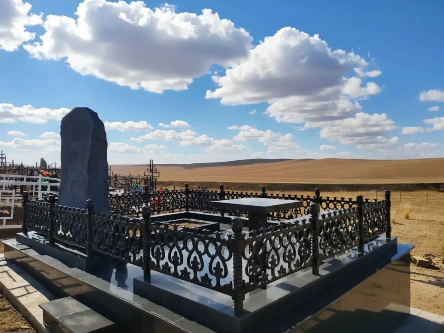 Установка памятников с учетом индивидуальных пожеланий в Талдыкоргане: каждый памятник уникален.