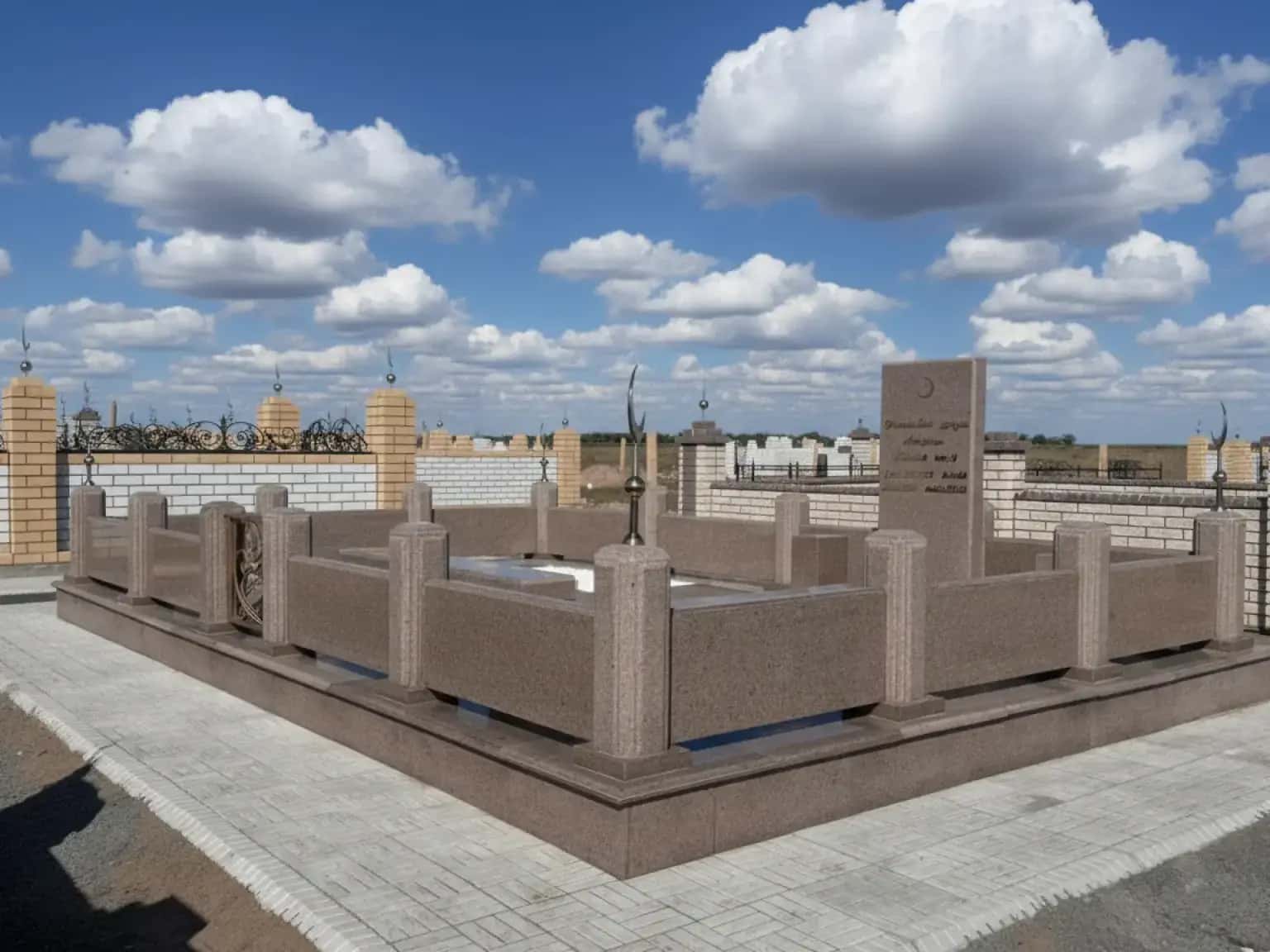 Установка памятников с профессиональным подходом и гарантией качества.