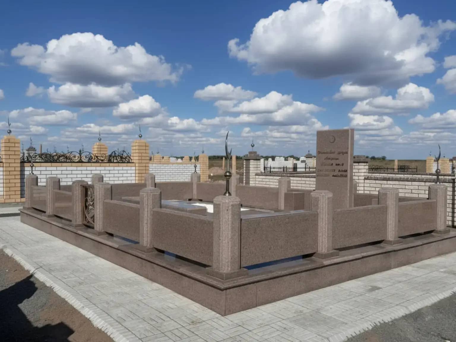 Гранитные памятники в Тобыле: оптимальное соотношение цены и качества.