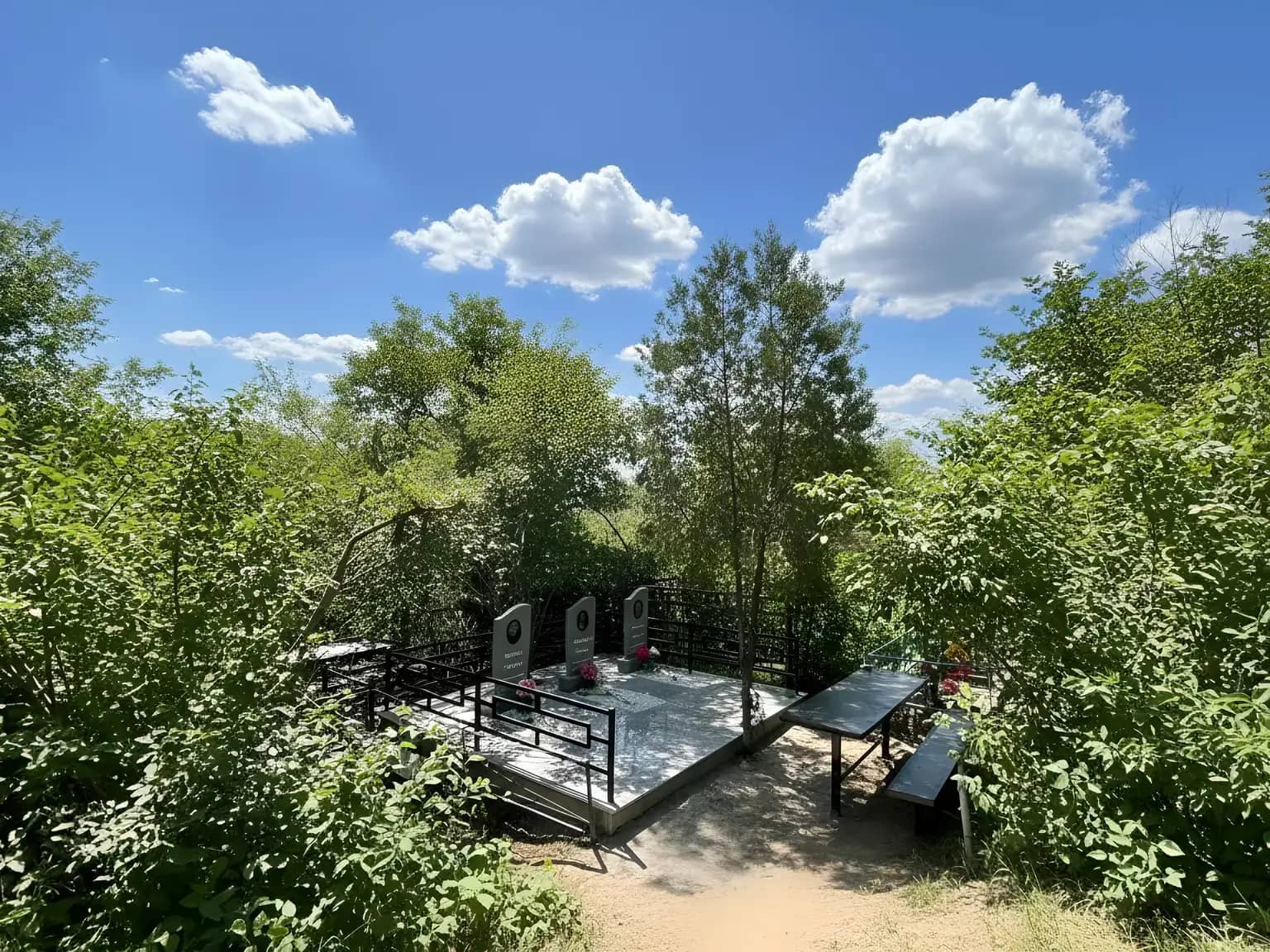 В Жетысай установка памятников из гранита с акцентом на качество и тщательную проработку каждой детали.