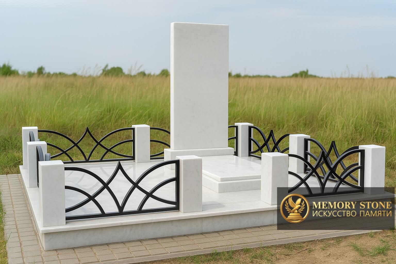 Благоустройство захоронений в Алматы: мемориал из гранита с оградой из металла
