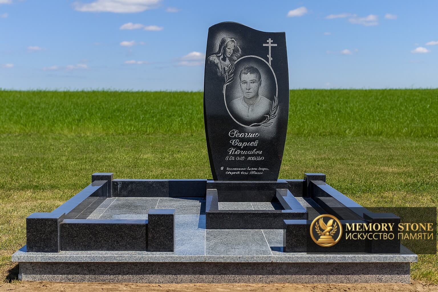 Комплекс на могилу из гранита на заказ в Алматы