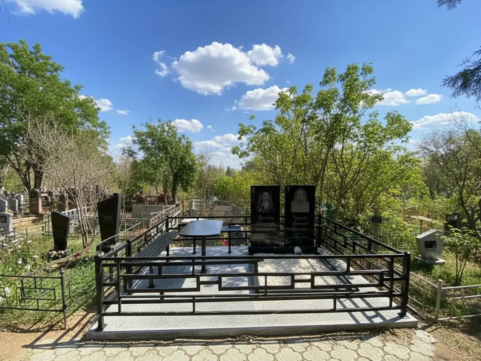 Тобыл: город, где мы создаем памятники из самого лучшего гранита.