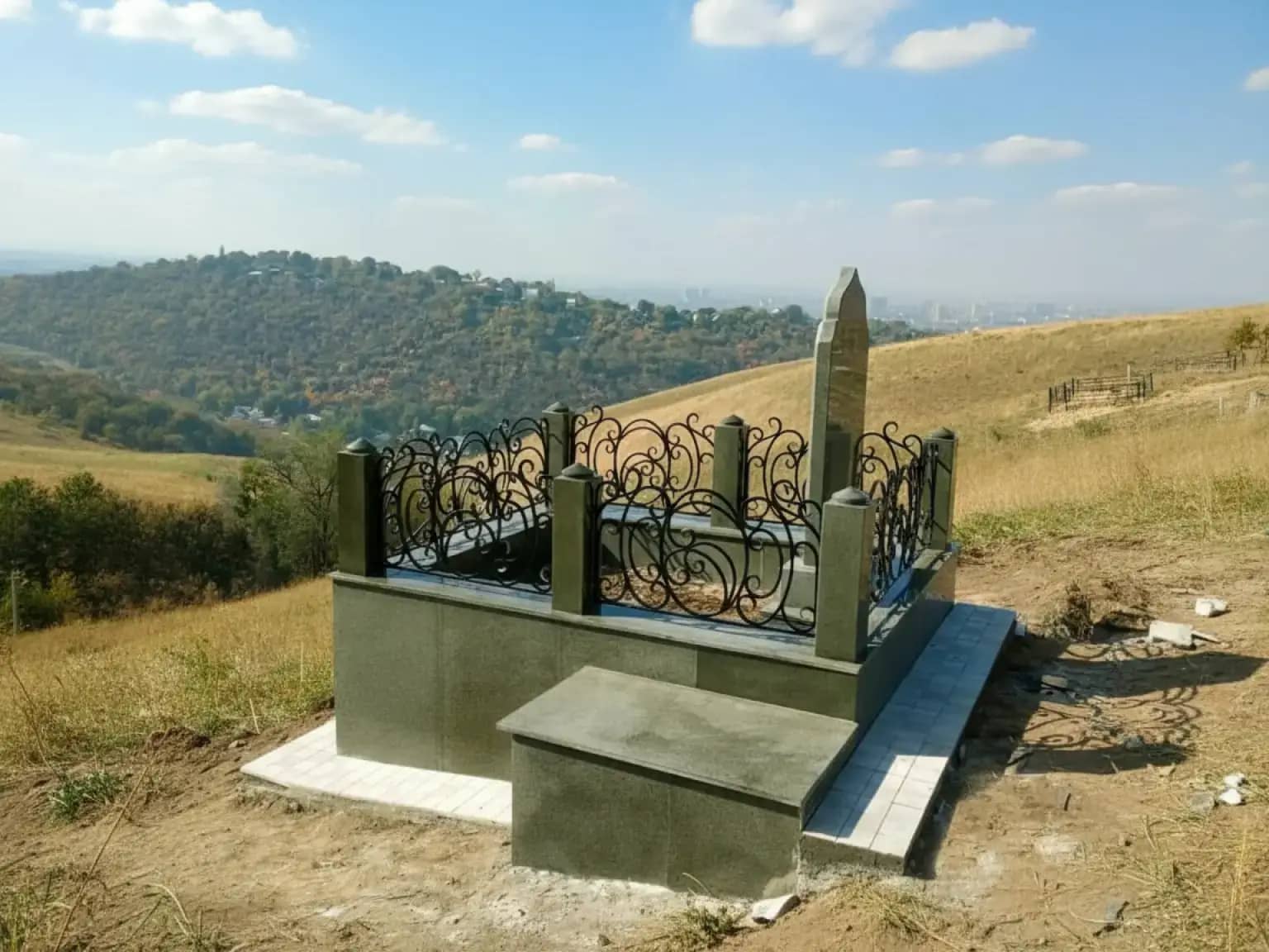 В Риддере мы предлагаем гранитные памятники, которые подчеркнут вашу историю.