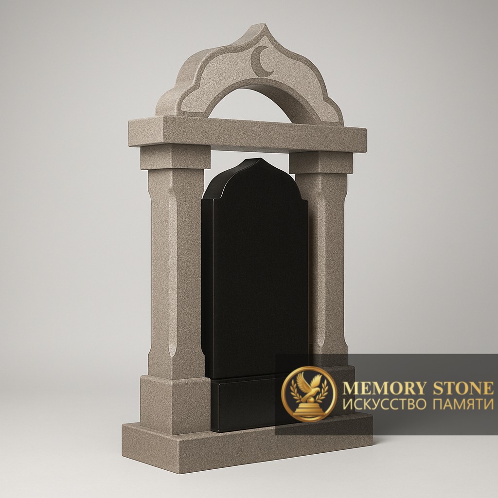 светлый памятник с колоннами и фигурной крышей из натурального камня