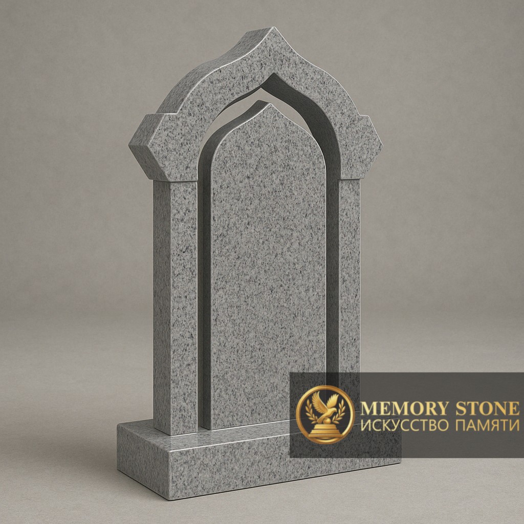 Классический памятник в виде арки с аккуратной полировкой и строгими пропорциями