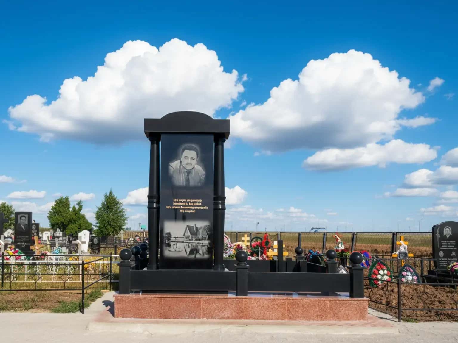 Бюджетные могильные надгробия из гранита в Алматы