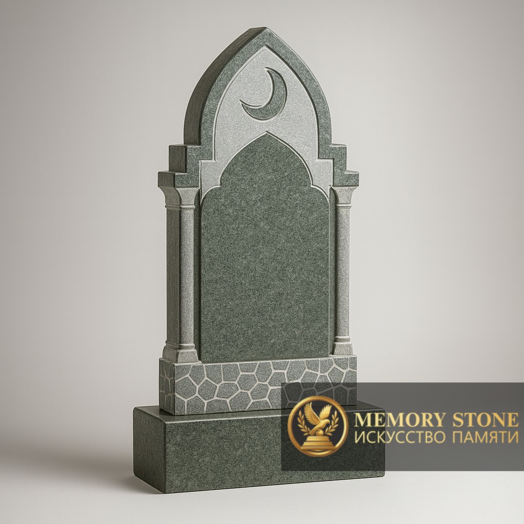 мусульманский памятник с полумесяцем и фактурной вставкой внизу из зеленого камня