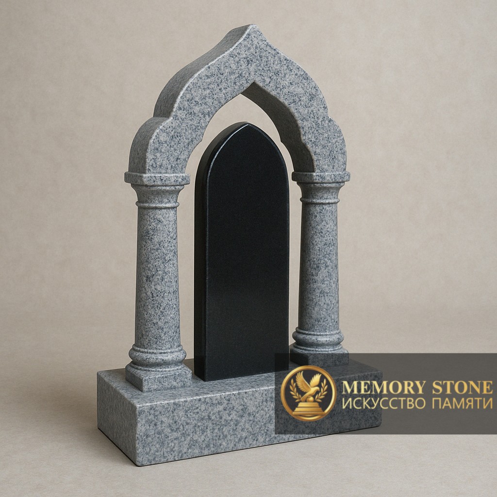 надгробие в виде стрельчатой арки из светло-серого камня с фактурной обработкой