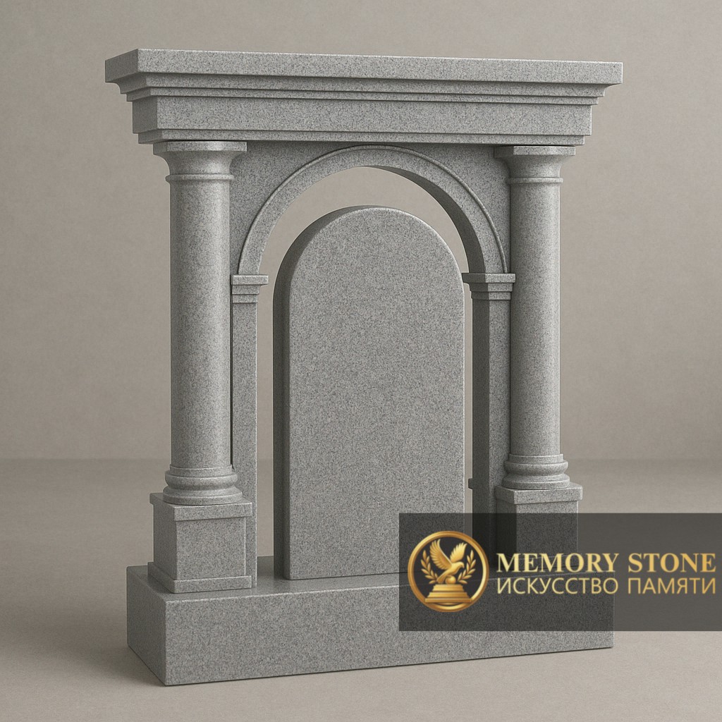 светлый мемориальный портал с арочным перекрытием из натурального камня