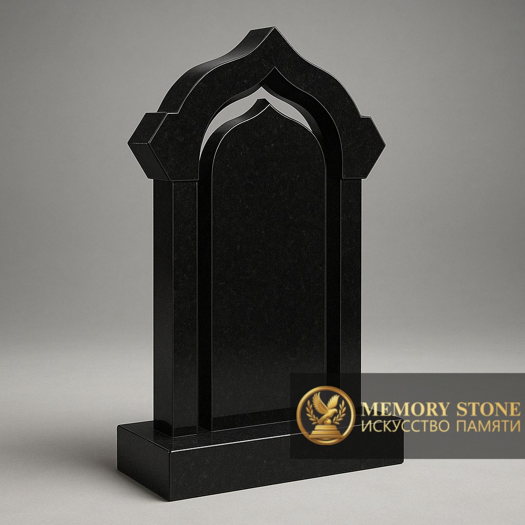 строгий памятник с арочным сводом и колоннами из габбро на могилу
