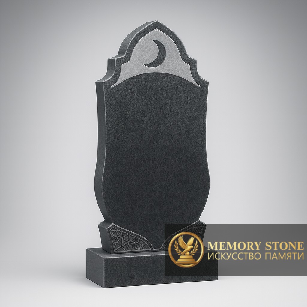 Черный обелиск с фигурным завершением в виде купола мечети и резным полумесяцем