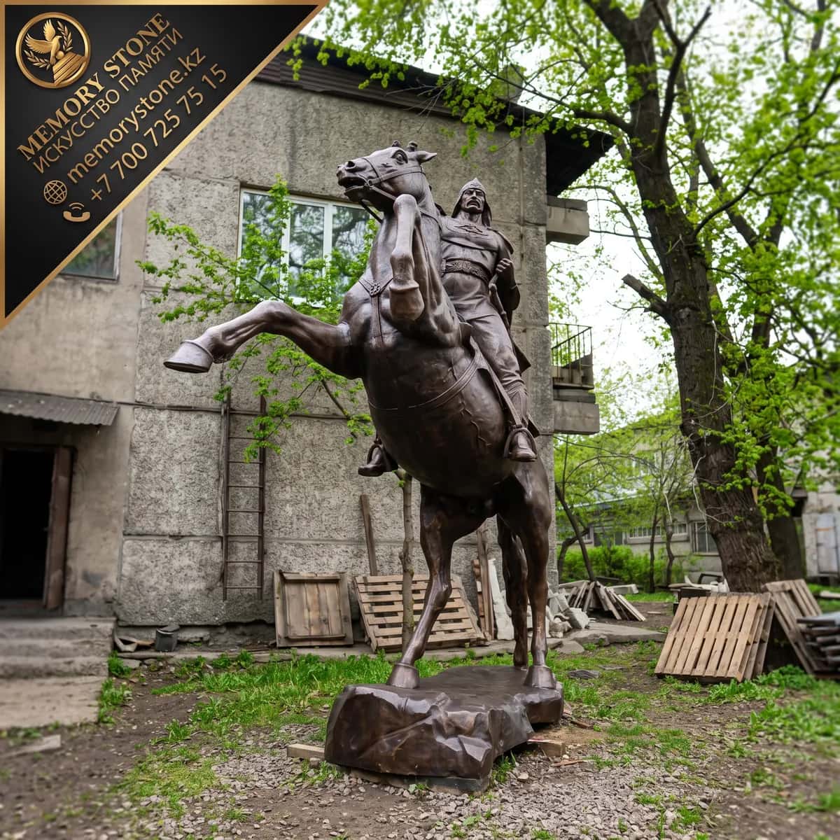 Литье бронзовой скульптуры в художественной мастерской